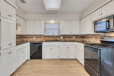 7920 Irish Dr, North Richland Hills, TX 76180 - photo 2