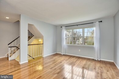 2357 Hunters Square Ct, Reston, VA 20191 - photo 6