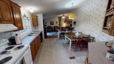 104 Lindale Ave, Moultrie, GA 31788 - photo 7