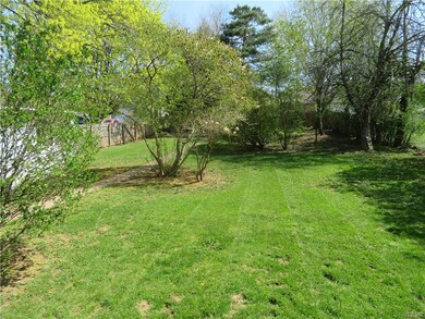 2219 N 3rd Ave, Whitehall, PA 18052 - photo 7