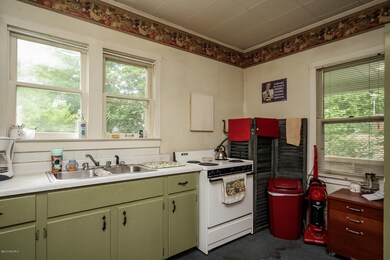 017-Kitchen_Dining_Room-3005199-medium