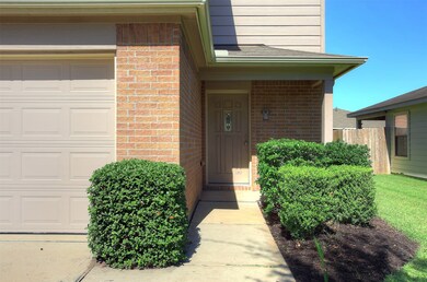 8715 Kaeling Meadow Ct, Houston, TX 77075 - photo 3