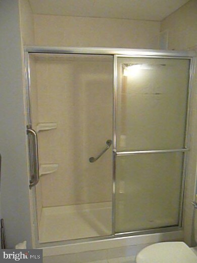 860 Lower Ferry Rd unit 4B, Ewing, NJ 08628 - photo 2