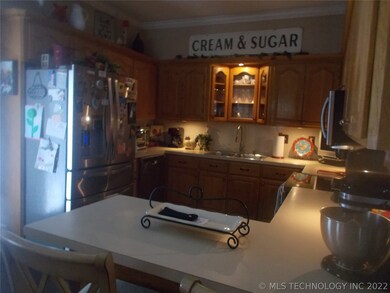 406 E 6th St, Claremore, OK 74017 - photo 5