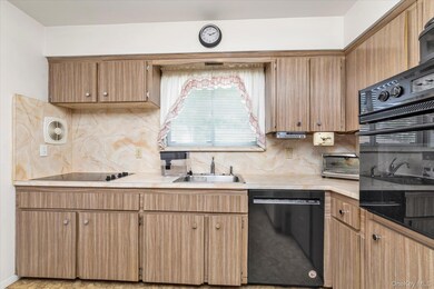 27 Juniper Rd, Port Washington, NY 11050 - photo 6