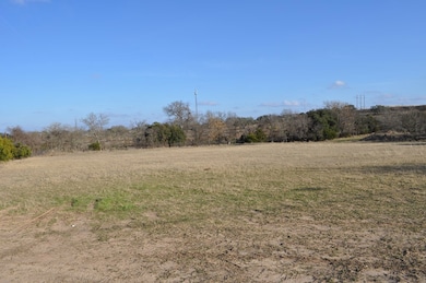 877 W Live Oak St, Fredericksburg, TX 78624 - photo 4