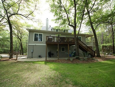 Back deck has propane line