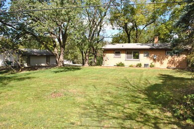 149 Lake Shore Dr, Carpentersville, IL 60110 - photo 3