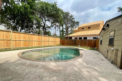 1428 W 43rd St, Houston, TX 77018 - photo 2