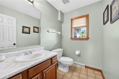 1ST FLOOR POWDER ROOM