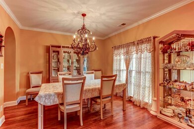 Hardwood in dining room and neutral paint!