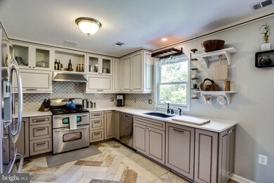 12800 Melvue Ct, Fairfax, VA 22033 - photo 7