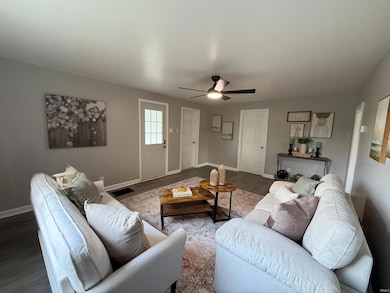 611 N Anderson St, Elwood, IN 46036 - photo 5