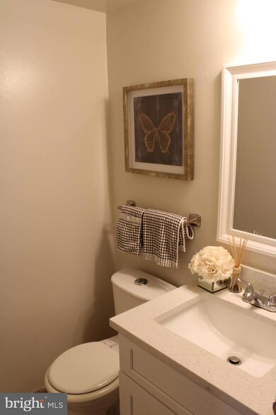 18468 Stone Hollow Dr, Germantown, MD 20874 - photo 3