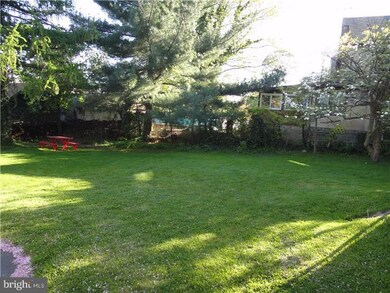319 S Madison Ave, Upper Darby, PA 19082 - photo 4