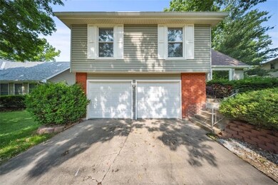 10052 Rosehill Rd, Lenexa, KS 66215 - photo 2