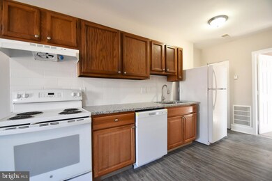 806 N Van Buren St unit 3, Wilmington, DE 19806 - photo 2