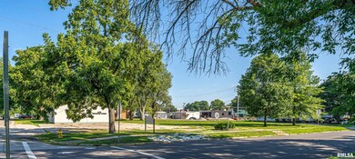 716 N Ottawa St, Lincoln, IL 62656 - photo 3