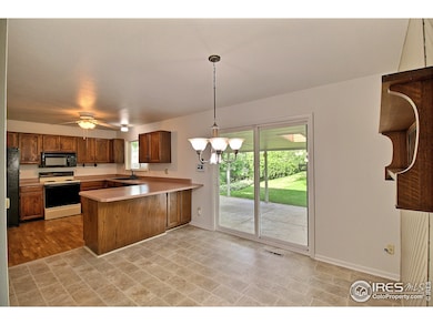 Large Eat-In Kitchen