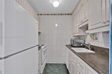 15610 NE 6th Ave unit 5C, Miami, FL 33162 - photo 2