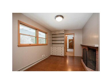 Den/Home Office. Beautifully restored cork floors,