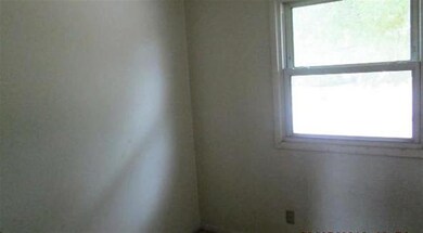 6301 Kelling St, Davenport, IA 52806 - photo 7