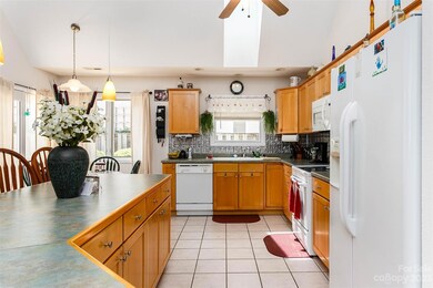 31 Honeycomb Cir, Swannanoa, NC 28778 - photo 4