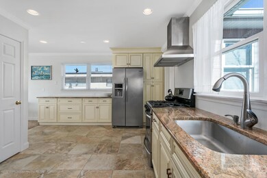 225 Curtis Point Dr-large-011-25-4M3A579