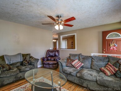 326 N Carlsbad St, Owasso, OK 74055 - photo 6