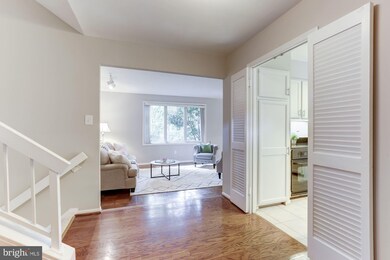 11307 Handlebar Rd, Reston, VA 20191 - photo 5