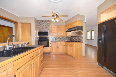 All appliances stay for the home owner.  Raise Dis
