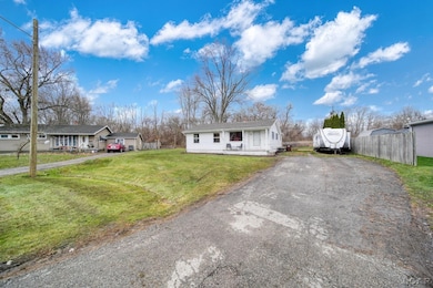 2369 Linden Ct, Adrian, MI 49221 - photo 2