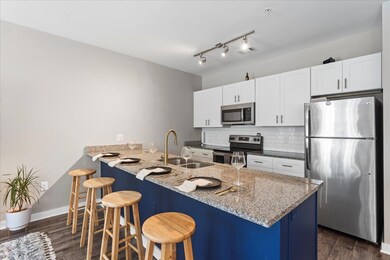 01-782 Riverfront Pkwy 313-1