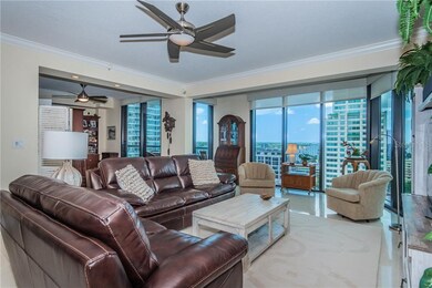 Spacious living room with flexible living arrangem