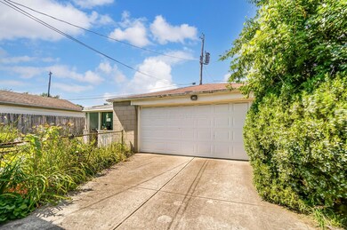 3880 Eakin Rd, Columbus, OH 43228 - photo 2