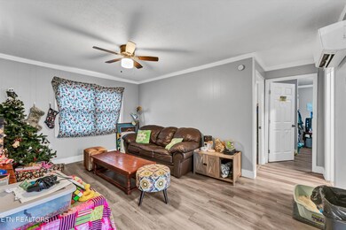 03-569-571 W Outer Dr-3