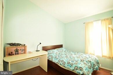 9590 Lindenbrook St, Fairfax, VA 22031 - photo 6