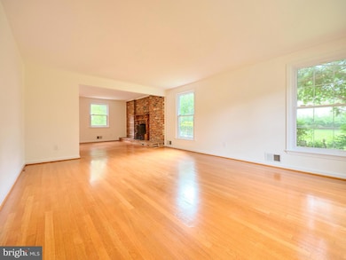 9124 Copenhaver Dr, Potomac, MD 20854 - photo 4