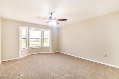 021-photo-primary-bedroom-12907700