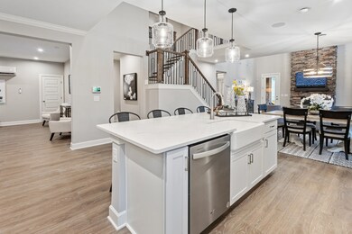 Spacious island for entertaining & serving!