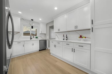 158 Hastings Mill Rd, Streamwood, IL 60107 - photo 5