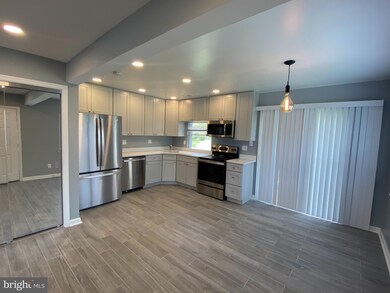 9669 Hagel Cir, Lorton, VA 22079 - photo 2