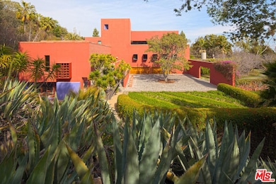 470 Layton Way, Los Angeles, CA 90049 - photo 2