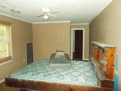 Master bedroom/walk-in closet/sitting area