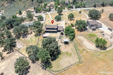 26021 Cumberland Rd, Tehachapi, CA 93561 - photo 2