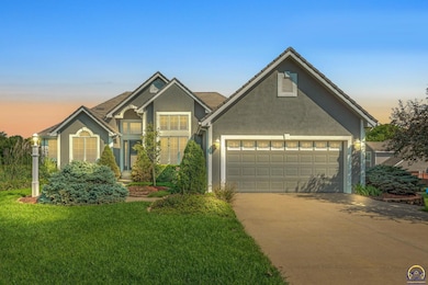 2222 SW Pondview Dr, Topeka, KS 66614 - photo 2