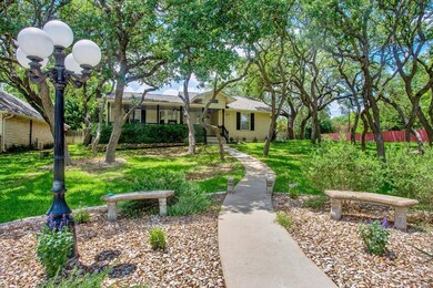 127 Tanglewood Dr, Fredericksburg, TX 78624 - photo 2