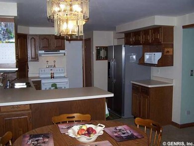 Kitchen Meticulous kitchen with oak cabinetry