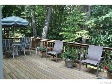 Invite the friends and family to your outdoor livi