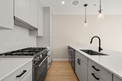 340 W 2nd St unit 13, Boston, MA 02127 - photo 4